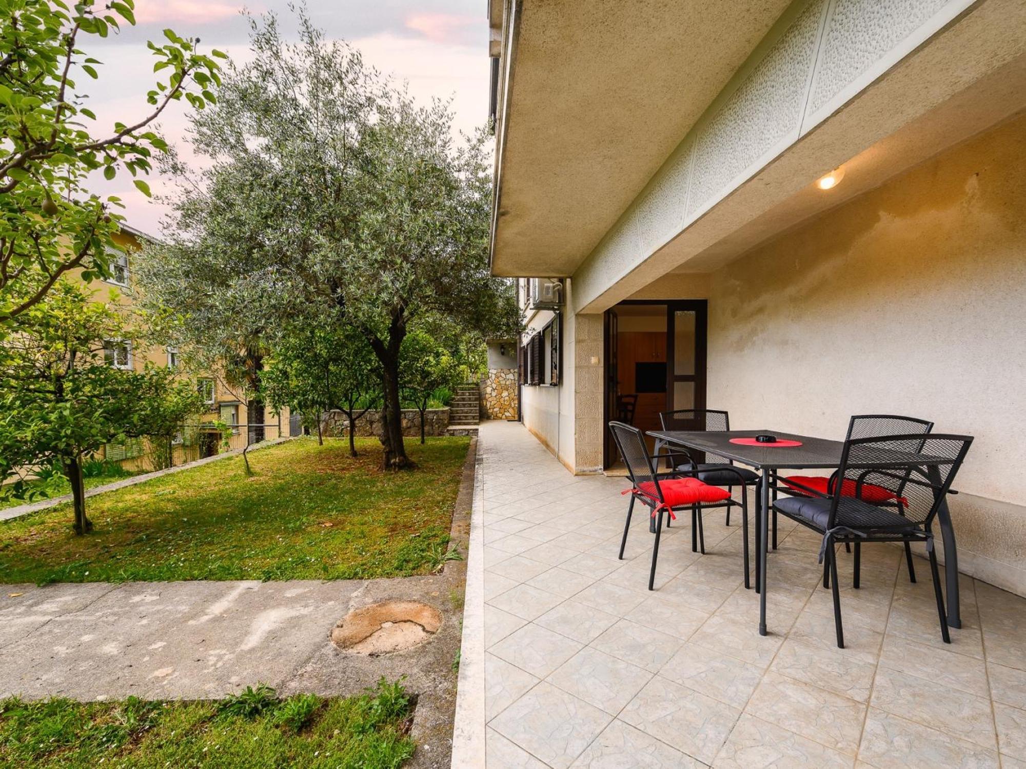 Apartments Vilma Lovran Bilik gambar
